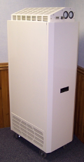 Purificador de aire que convierte una habitación normal en un cuarto de aislado rápidamente. Extracción para presión negativa o positiva. Recirculación o extracción. Logra hasta 12 cambios de aire por hora. Soporta los rigores del uso diario en las instalaciones médicas.