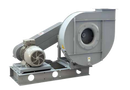 Rodete de álabes curvados hacia atrás. Acoplamiento a transmisión. Ventilador centrífugo con accionamiento por poleas y correas, simple aspiración. Chapa de acero protegida contra la corrosión mediante tratamiento por cataforesis + pintura epoxy. Temperaturas del aire a transportar: -20ºC/+60ºC en continuo