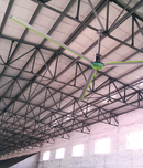 Este ventilador de 3 palas ofrece una eficiencia impresionante que minimiza el peso al tiempo que proporciona un movimiento de aire continuo en toda el área de influencia. Sencillo diseño  de gran volumen y baja velocidad, ideal para entornos industriales, proporciona el movimiento de aire necesario hasta 177,000 CFM.