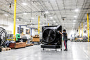 Enfriador evaporativo ideal para almacenes, bahías de servicio y estadios de hasta 6,500 pies2 (600 m2). Control de velocidad variable. Diámetro del ventilador de 50 pulgadas. Medios de enfriamiento de 8 pulgadas (20 cm). Depósito de agua de 64 galones. Panel de control LED integrado con sensor de ocupación.