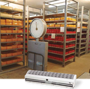 CAS Cortinas de aire: Ofrece un silencioso funcionamiento, ideal para aplicaciones comerciales donde el nivel de ruido es fundamental. La envolvente está diseñada y estilizada para optimizar la salida de aire con velocidades apropiadas para su uso en lugares donde la apertura y el cierre de puertas sea constante.