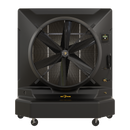 Enfriador evaporativo ideal para almacenes, bahías de servicio y estadios de hasta 6,500 pies2 (600 m2). Control de velocidad variable. Diámetro del ventilador de 50 pulgadas. Medios de enfriamiento de 8 pulgadas (20 cm). Depósito de agua de 64 galones. Panel de control LED integrado con sensor de ocupación.