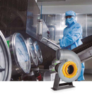 Los centrífugos para atmósferas corrosivas o explosivas brindan una gran eficiencia caudal-presión, en atmósferas donde el alto grado de sustancias corrosivas o explosivas disueltas en el ambiente, hacen imposible la colocación de extractores convencionales. 