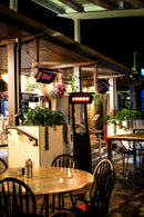 El calentador Tungsten Smart-Heat™ portable tiene un acabado neutro negro y diseño galardonado. Ofrece calor direccional eficiente y una solución de calefacción versátil para exteriores. Su estructura modular con ruedas incorporadas permite una fácil maniobrabilidad. Fácil de trasladar y potente. 