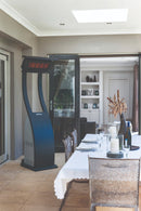 El calentador Tungsten Smart-Heat™ portable tiene un acabado neutro negro y diseño galardonado. Ofrece calor direccional eficiente y una solución de calefacción versátil para exteriores. Su estructura modular con ruedas incorporadas permite una fácil maniobrabilidad. Fácil de trasladar y potente. 