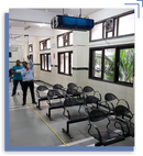 Purificador de aire AEROMED® STRATUS. Se Recomiendan los sistemas de ultravioleta germicida (UVC) de las sala superior para reducir la transmisión de Tuberculosis a trabajadores de salud, personas que asistan a centros de salud u otras personas en entornos de alto riesgo de transmisión.  